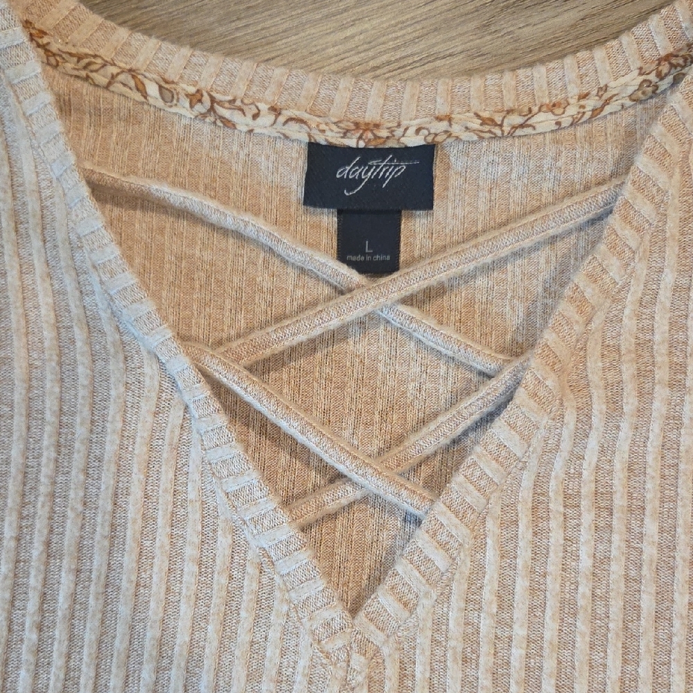 Daytrip Beige and Tan Floral Blouse - Picture 3 of 5